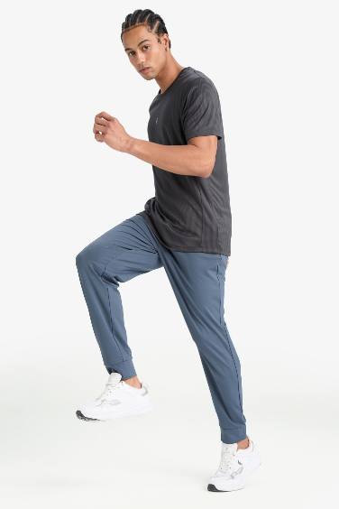 DeFactoFit Slim Fit Dar Kesim Standart Paça Multifonksiyonel Ultrastrech Sporcu Jogger Eşofman Altı