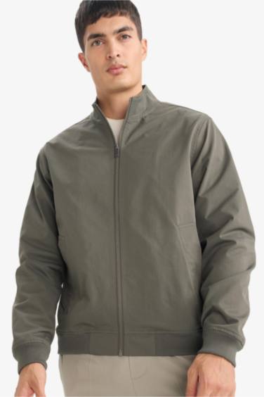 جاكيت سليم فيت برقبة عالية مبطن