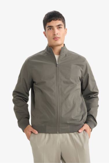 جاكيت سليم فيت برقبة عالية مبطن