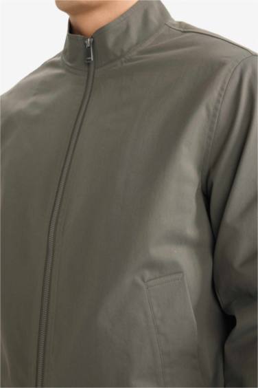 جاكيت سليم فيت برقبة عالية مبطن