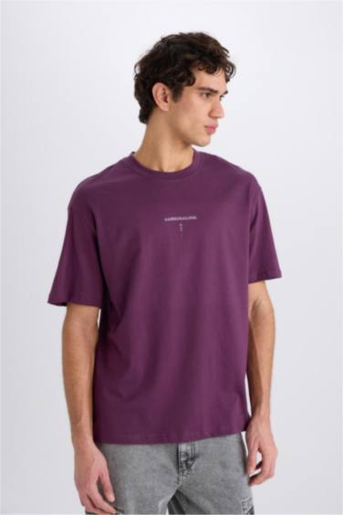 تيشيرت أوفر سايز نص كم بياقة مستديرة بطبعة من الخلف