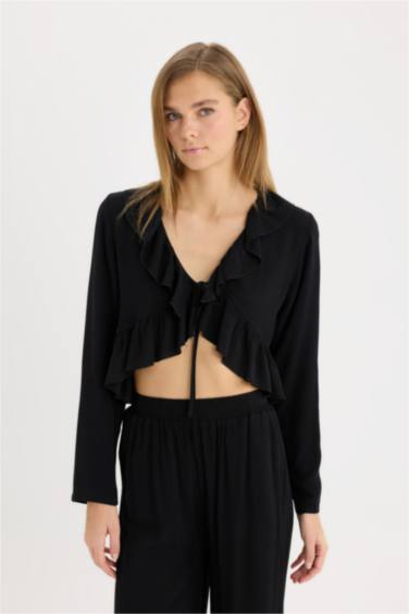 بلوزة كم طويل قصة عادية بياقة V