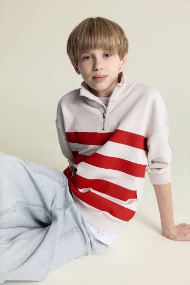 Boy Oversize Fit Turtleneck Sweatshirt