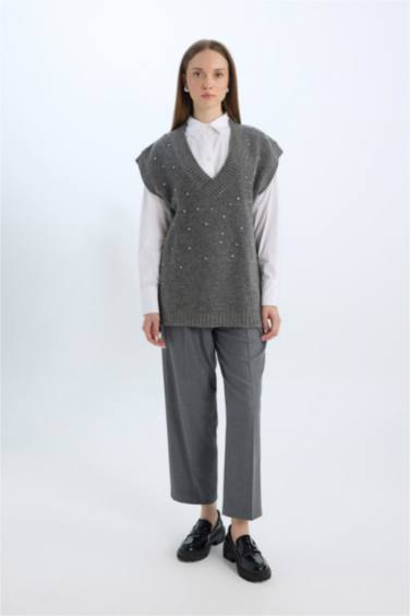 Relax Fit V Yaka Taşlı Triko Süveter