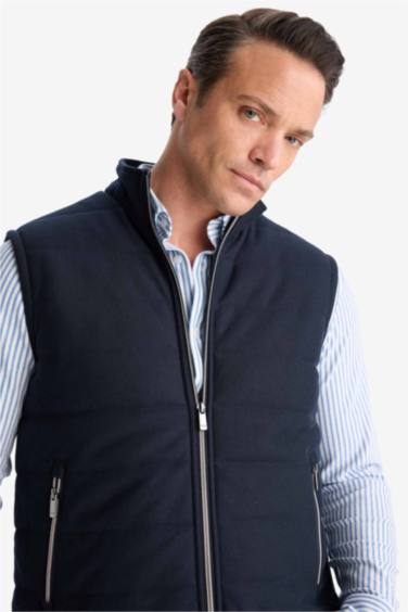 Узкий крой стойка жилет с молнией