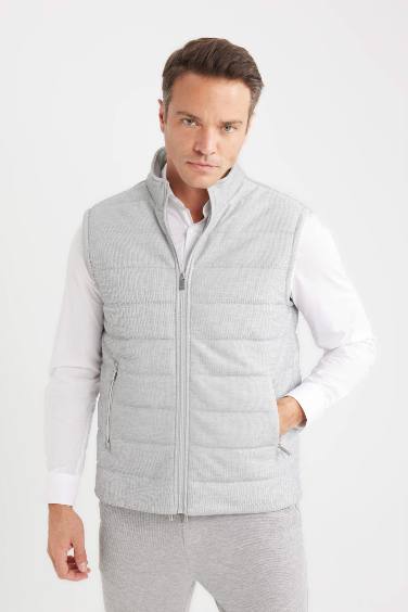 Gilet slim à col montant avec fermeture zip