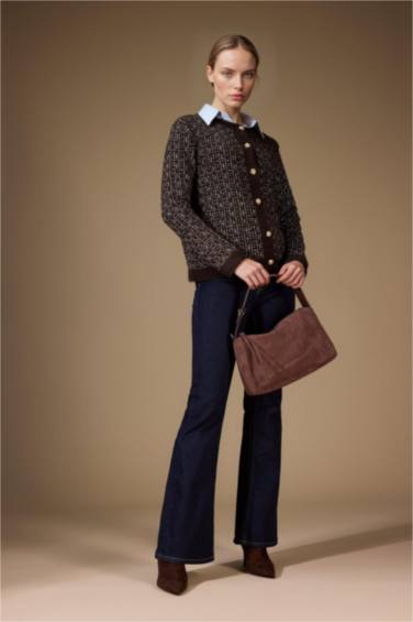 جاكيت قصة عادية بياخة مستديرة