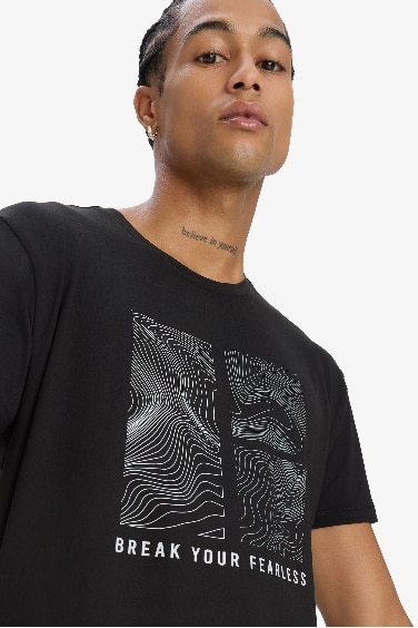 تيشيرت رياضي نص ردن مطبوع قصة عادية من DeFactoFit