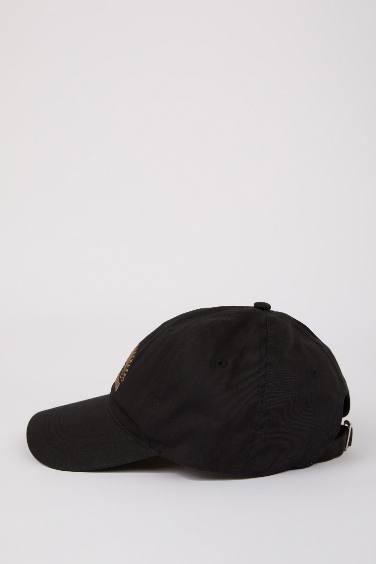 Man Embroidered Cotton Cap