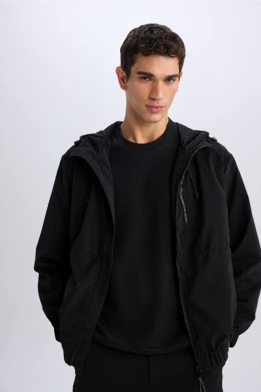 Su İtici Regular Fit Kapüşonlu Fermuarlı Cepli Mevsimlik Baharlık Yağmurluk Mont