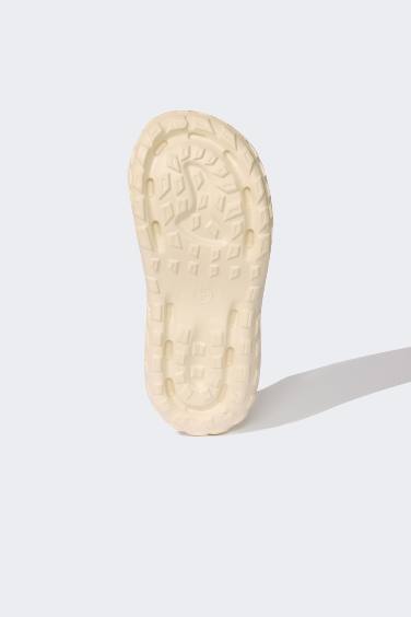 صندل رجالي رمادي بكعب مسطح