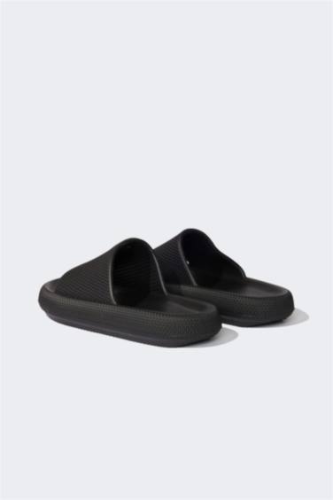 شبشب رجالي إيفا بكعب مسطح بشريط مفرد أسود