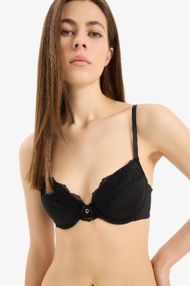 Lace Detailed Padded Push Up Bra