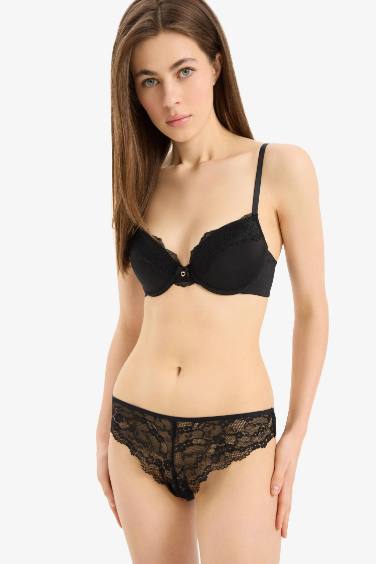 Lace Detailed Padded Push Up Bra