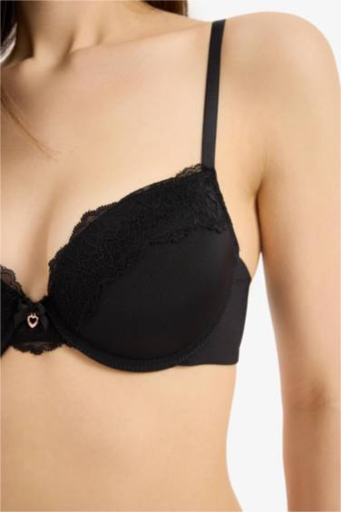 Lace Detailed Padded Push Up Bra