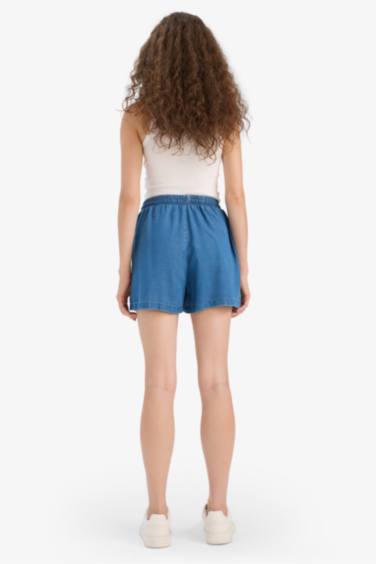 Yüksek Beli Lastikli Cepli Akışkan Kumaş Şort - Görsel 6