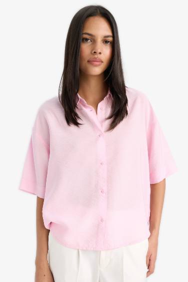 Свободная рубашка оверсайз с короткими рукавами