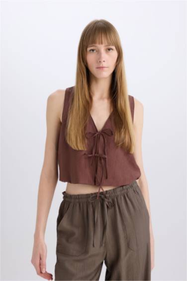 Crop V-Neck Sleeveless Blouse
