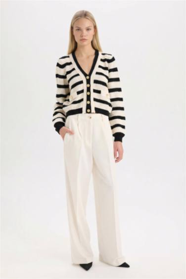 Regular Fit V Yaka Çizgili Düğmeli Triko Hırka