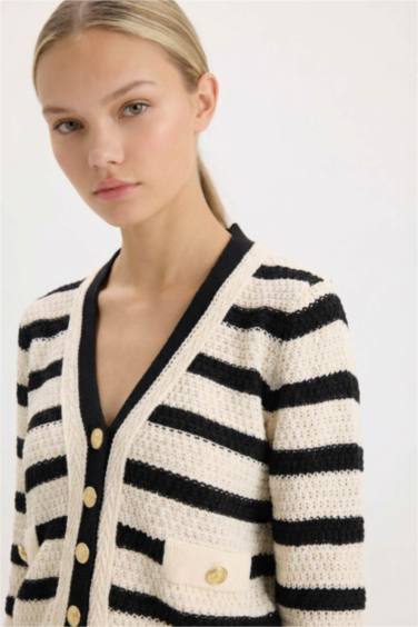 Regular Fit V Yaka Çizgili Düğmeli Triko Hırka