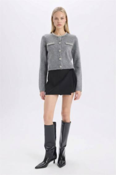 Regular Fit Bisiklet Yaka Taşlı Düğmeli Triko Hırka