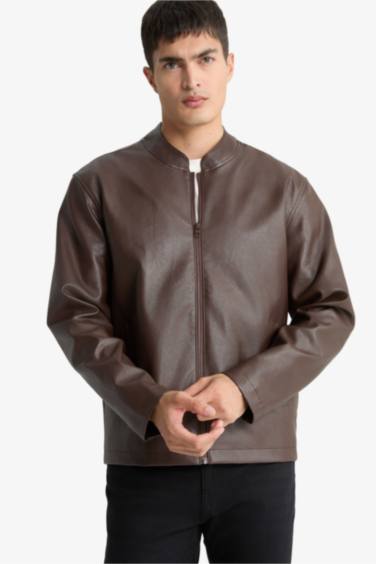 جاكيت جلد صناعي وتر بروف سليم فيت بياقة عالية