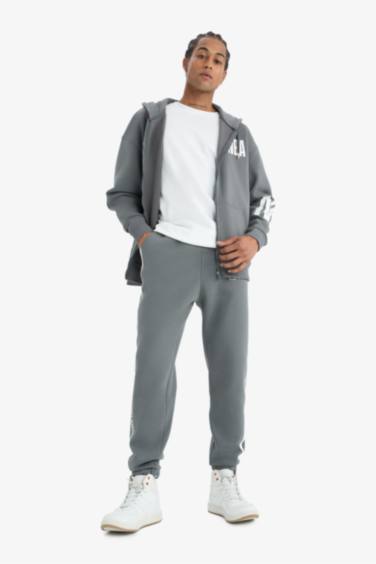 Спортивные брюки-джоггеры стандартного кроя с карманами и лицензией NBA Wordmark, Коллекция DeFactoFit