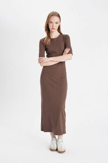 Robe moulante longue à Manches Courtes et à Col rond