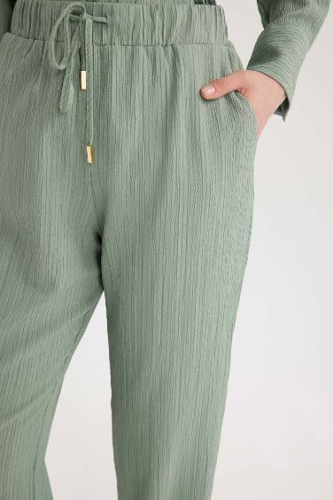 Straight Fit Cep Detaylı Standart Paça Krinkıl Kumaş Pantolon