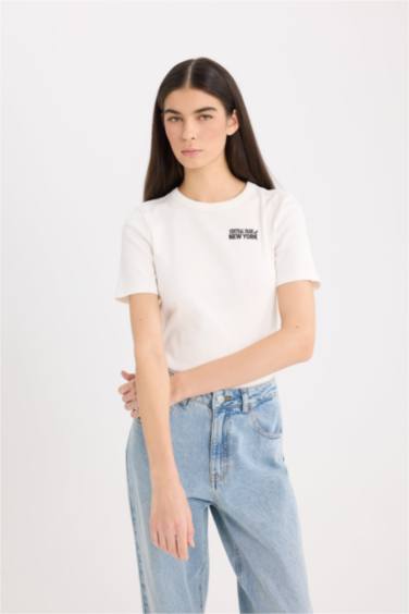 تيشيرت نص ردن مضلع بطبعة شعار مخصر بياخة مستديرة