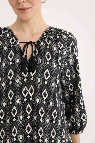 فستان طويل بقصة A بياقة V