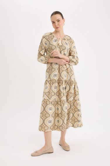 فستان طويل بقصة A بياقة V