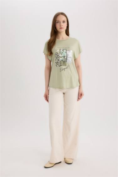 تيشيرت نص كم بياقة مستديرة