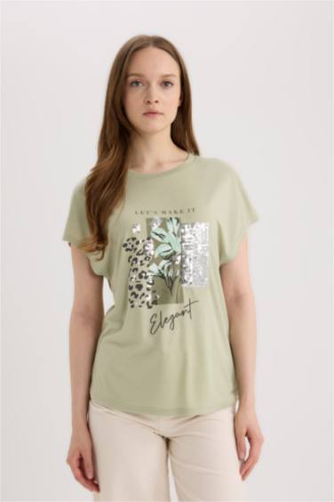 تيشيرت نص كم بياقة مستديرة