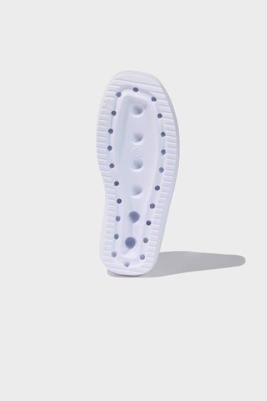 شبشب حريمي بكعب مسطح بشريط مزدوج