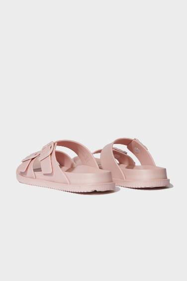 شبشب حريمي بكعب مسطح