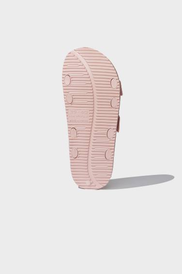 شبشب حريمي بكعب مسطح