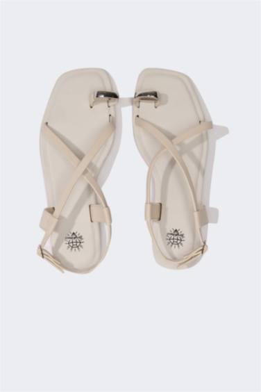 Kadın Taşlı Düz Taban Suni Deri Sandalet - Görsel 6