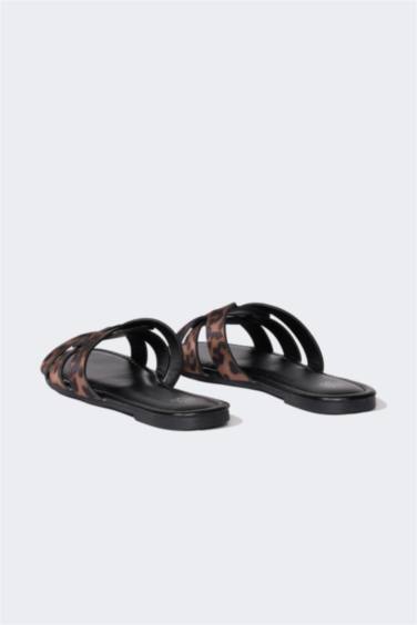 شبشب جلد صناعي بكعب مسطح