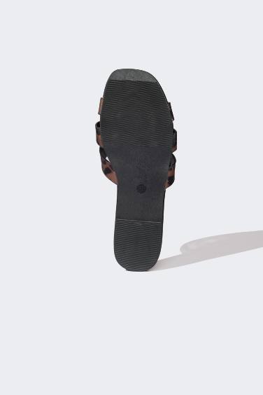 شبشب جلد صناعي بكعب مسطح