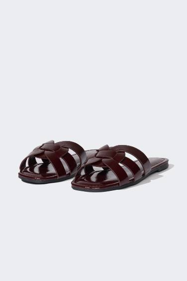 Woman Flat Sole Faux Leather Slippers