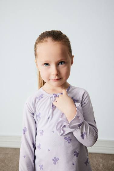 طقم بيجاما بيبي بناتي بطبعة فراشة ممشط قصة عادية - قطعتين