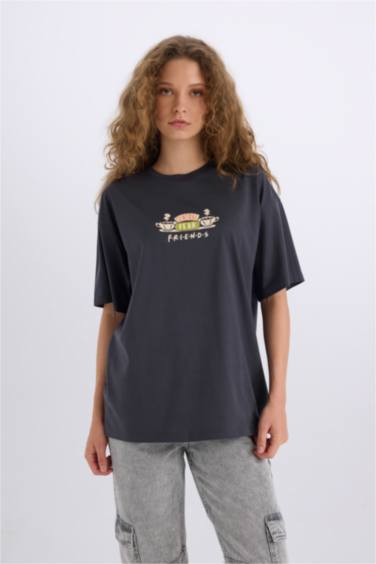 تيشيرت نص كم اوفر سايز بطبعة من الخلف من فريندز