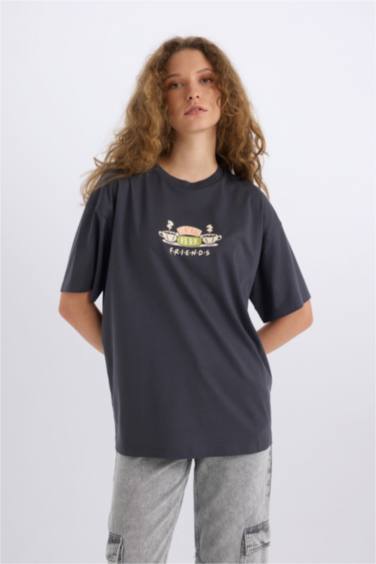 تيشيرت نص كم اوفر سايز بطبعة من الخلف من فريندز