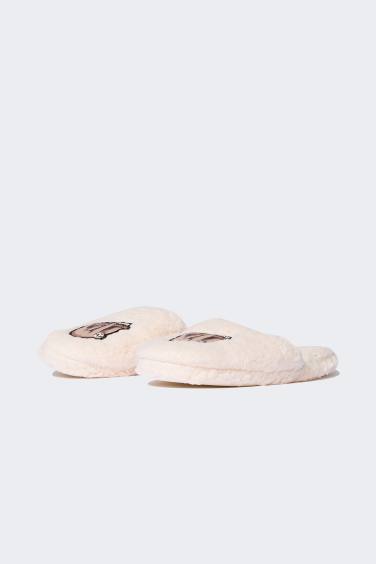 Woman Flat Sole Home Slipper