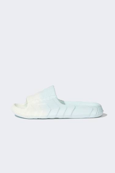 شبشب حريمي إيفا بكعب مسطح بشريط مزدوج أزرق فاتح