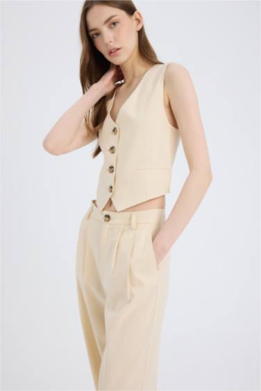 Жилет из смесового льна с V-образным вырезом