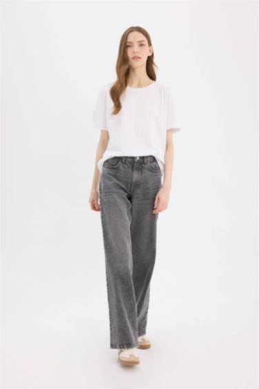 بنطلون جينز قصة مستقيمة واسعة وخصر عالي