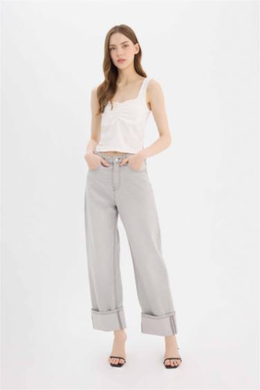 Брюки джинсовые с высокой талией и отворотами, расслабленного кроя