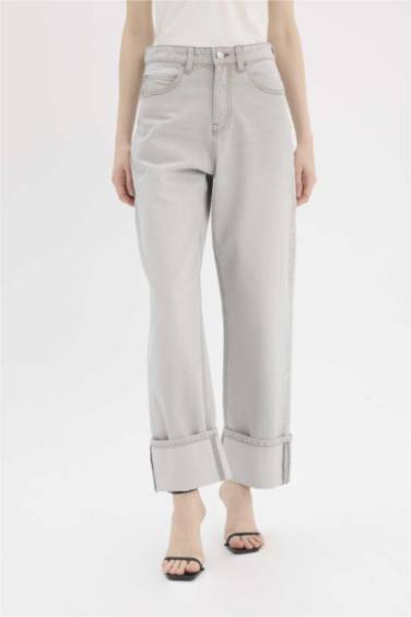 Брюки джинсовые с высокой талией и отворотами, расслабленного кроя